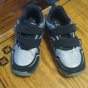 Velcro Closure Youth Sneakers, size 2 in Black and Silver EUC